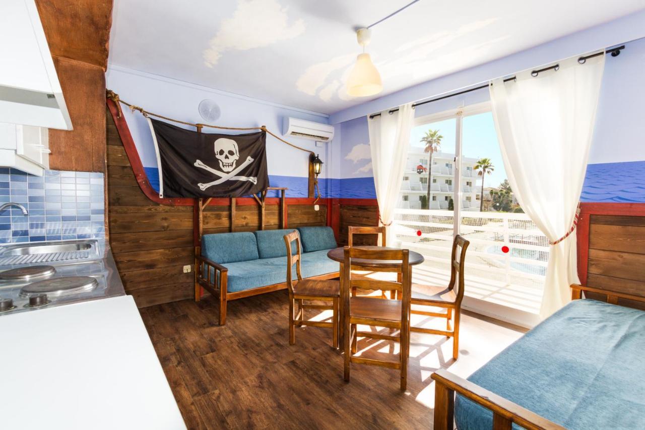 Pirates Village Santa Ponsa Εξωτερικό φωτογραφία